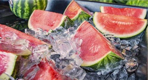 缅甸吃瓜现场视频,热闹非凡，民众围观热议